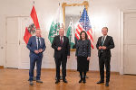 Botschafterin Victoria Reggie Kennedy mit LH Hermann Schützenhöfer, LH-Stv. Anton Lang (l.) und LR Christopher Drexler (r.) in der Grazer Burg. © LandSteiermark/Binder, bei Quellenangabe honorarfrei