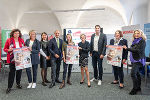 LR Juliane Bogner-Strauß (5.v.l.) mit den Sponsorinnen und Sponsoren des fünften Vorlesetages. © Foto: Land Steiermark/Binder; bei Quellanangabe honorarfrei LR Juliane Bogner-Strauß (5.v.l.) mit den Sponsorinnen und Sponsoren des fünften Vorlesetages.