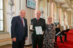 Michael Ehgartner mit LH Hermann Schützenhöfer und der 2. Lt.-Präs. Gabriele Kolar © LandSteiermark/ Robert Frankl, bei Quellenangabe honorarfrei