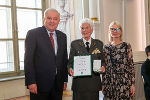 Karin Schenner mit LH Hermann Schützenhöfer und der 2. Lt.-Präs. Gabriele Kolar