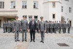 Brigadier Claudius Bubner (Präsident der Offiziersgesellschaft), Vizeleutnant Andreas Matausch (Präsident der Unteroffiziersgesellschaft), LH Hermann Schützenhöfer und Militärkommandant Heinz Zöllner (v.l.) mit den neuen Offizieren und Unteroffizieren im Hintergrund. Brigadier Claudius Bubner (Präsident der Offiziersgesellschaft), Vizeleutnant Andreas Matausch (Präsident der Unteroffiziersgesellschaft), LH Hermann Schützenhöfer und Militärkommandant Heinz Zöllner (v.l.) mit den neuen Offizieren und Unteroffizieren im Hintergrund.