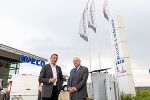 LH Hermann Schützenhöfer und Geschäftsführer Andreas Oberbichler am Firmengelände von Rauch & Wagner in Premstätten.