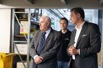 LH Hermann Schützenhöfer beim Betriebsrundgang am Sitz der Firma Rauch & Wagner in Premstätten. © Bild: Firma Rauch & Wagner/Oliver Wolf; Verwendung bei Quellenangabe honorarfrei LH Hermann Schützenhöfer beim Betriebsrundgang am Sitz der Firma Rauch & Wagner in Premstätten.