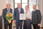 Gerald Schöpfer, LH Hermann Schützenhöfer, Preisträgerin Johanna Irrgeher, Michael Krainer (v.l.)