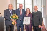 Gerald Schöpfer, LH Hermann Schützenhöfer, Preisträgerin Yvonne Völkl, Michael Krainer (v.l.)