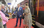 Landeshauptmann Hermann Schützenhöfer begrüßt König Willem-Alexander und Königin Máxima am Hauptbahnhof in Graz.