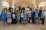 Gruppenbild mit allen Personen, deren Einreichungen als „Steirische Wahrzeichen 2022" ausgezeichnet wurden.