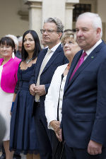 Christopher Drexler (M.) mit Gattin bei der Ankunft im Landhaus vor seiner Wahl zum Landeshauptmann.