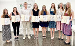 Die Preisträgerinnen und Preisträger des „Prix Styria 2022“: Selina Rindler, Julia Terzer, Bastian Moser, Anna Köhldorfer, Elena Hanna Fötsch, Natalie Royer, Katharina Enzinger, Julia Werni (v.l.). © Landesbibliothek; Verwendung bei Quellenangabe honorarfrei