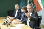 KAGes-Vorstandsvorsitzender Gerhard Stark, Klubobmann Hannes Schwarz und LH Christopher Drexler (v.l.). © Land Steiermark/Foto Fischer; Verwendung bei Quellenangabe honorarfrei KAGes-Vorstandsvorsitzender Gerhard Stark, Klubobmann Hannes Schwarz und LH Christopher Drexler (v.l.).