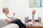 LH Christopher Drexler (l.) im Gespräch mit Bundespräsident Alexander Van der Bellen. © Land Steiermark