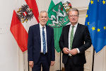 LH Christopher Drexler (r.) mit Bundespräsident Alexander Van der Bellen. © Land Steiermark LH Christopher Drexler (r.) mit Bundespräsident Alexander Van der Bellen.