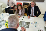 Landeshauptmann Christopher Drexler und Landesrätin Doris Kampus machten sich in Spielfeld ein Bild von der Lage und dankten den Polizistinnen und Polizisten für ihren Einsatz © Land Steiermark; bei Quellenangabe honorarfrei Landeshauptmann Christopher Drexler und Landesrätin Doris Kampus machten sich in Spielfeld ein Bild von der Lage und dankten den Polizistinnen und Polizisten für ihren Einsatz