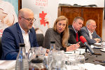Gesundheitslandesrätin Juliane Bogner-Strauß stellte gemeinsam mit den Partnern der Gesundheitsplattform neue Maßnahmen vor. © Land Steiermark/Robert Binder; Verwendung bei Quellenangabe honorarfrei Gesundheitslandesrätin Juliane Bogner-Strauß stellte gemeinsam mit den Partnern der Gesundheitsplattform neue Maßnahmen vor.
