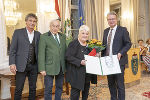Verleihung "Großer Josef Krainer-Preis”: LH Christopher Drexler mit Stefanie Werger, Gerald Schöpfer und Josef Krainer (v.r.).