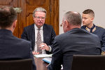 Landeshauptmann Christopher Drexler lud Innenminister Gerhard Karner zu Gesprächen in die Grazer Burg. © Land Steiermark/ Binder Landeshauptmann Christopher Drexler lud Innenminister Gerhard Karner zu Gesprächen in die Grazer Burg.