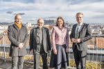 Weihnachtsbesuch bei der Arche 38: Caritas-Abteilungsleiter Michael Lintner, Bischof Wilhelm Krautwaschl, Caritas-Direktorin Nora Tödtling-Musenbichler und LH Christopher Drexler (v.l.). © Bilder: Land Steiermark/FotoFischer; Verwendung bei Quellenangabe honorarfrei Weihnachtsbesuch bei der Arche 38: Caritas-Abteilungsleiter Michael Lintner, Bischof Wilhelm Krautwaschl, Caritas-Direktorin Nora Tödtling-Musenbichler und LH Christopher Drexler (v.l.).