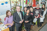 Weihnachtsbesuch: LH Christopher Drexler mit den Mitarbeiterinnen und Mitarbeitern im SOS-Kinderdorf. © Bilder: Land Steiermark/FotoFischer; Verwendung bei Quellenangabe honorarfrei Weihnachtsbesuch: LH Christopher Drexler mit den Mitarbeiterinnen und Mitarbeitern im SOS-Kinderdorf.