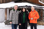 LH Christopher Drexler, Botschafterin Victoria Kennedy, Bundesminister Martin Kocher vor der Schafalm