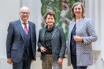Die Regierungsmitglieder Hans Seitinger, Ursula Lackner und Barbara Eibinger-Miedl (v.l.) stellten das „Sachprogramm Erneuerbare Energie - Solarenergie“ vor. © Land Steiermark/Robert Binder; Verwendung bei Quellenangabe honorarfrei Die Regierungsmitglieder Hans Seitinger, Ursula Lackner und Barbara Eibinger-Miedl (v.l.) stellten das „Sachprogramm Erneuerbare Energie - Solarenergie“ vor.