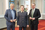 LH Christopher Drexler (r.) und LH-Stv. Anton Lang flankieren Landespolizeidirektor Gerald Ortner.