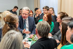 LH Christopher Drexler im Gespräch an der BH Südoststeiermark. © Land Steiermark/Robert Binder; Verwendung bei Quellenangabe honorarfrei LH Christopher Drexler im Gespräch an der BH Südoststeiermark.
