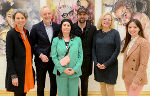 Eröffneten gemeinsam die neue Ausstellung: Anna Thaller, Stadtrat Günter Riegler, Diana Deu, STUARD, Antje Hochholdinger und Anna Robosch (v.l.) © Foto: Bildungshaus St. Martin; bei Quellenangabe honorarfrei Eröffneten gemeinsam die neue Ausstellung: Anna Thaller, Stadtrat Günter Riegler, Diana Deu, STUARD, Antje Hochholdinger und Anna Robosch (v.l.)