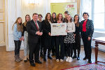 LR Werner Amon und LR Ursula Lackner mit den Preisträgerinnen und Preisträgern der MS & ORG Laßnitzhöhe.