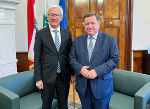 Landesrat Werner Amon (r.) mit dem ukrainischen Honorarkonsul Fritz Möstl (l.). © Land Steiermark; Verwendung bei Quellenangabe honorarfrei Landesrat Werner Amon (r.) mit dem ukrainischen Honorarkonsul Fritz Möstl (l.).