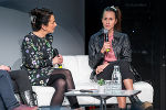 Internationaler Frauentag: Moderatorin Petra Rudolf interviewt Ex-Profifußballerin Viktoria Schnaderbeck. © Land Steiermark/Robert Binder; Verwendung bei Quellenangabe honorarfrei Internationaler Frauentag: Moderatorin Petra Rudolf interviewt Ex-Profifußballerin Viktoria Schnaderbeck.