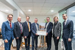 Stadtrat Matthäus Bachernegg, 2. Vizebürgermeister Erwin Fuchs, Bürgermeister Fritz Kratzer, Landeshauptmann-Stellvertreter Anton Lang, Landeshauptmann Christopher Drexler, Wissenschaftslandesrätin Barbara Eibinger-Miedl und der kaufmännische FH-Geschäftsführer Martin Payer (v.l.)
© Land Steiermark/Binder; bei Quellenangabe honorarfrei Stadtrat Matthäus Bachernegg, 2. Vizebürgermeister Erwin Fuchs, Bürgermeister Fritz Kratzer, Landeshauptmann-Stellvertreter Anton Lang, Landeshauptmann Christopher Drexler, Wissenschaftslandesrätin Barbara Eibinger-Miedl und der kaufmännische FH-Geschäftsführer Martin Payer (v.l.)