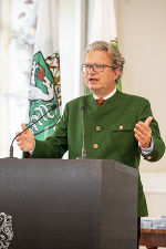 LH Christopher Drexler gratulierte den Musikerinnen und Musikern zu ihren Leistungen. © Land Steiermark/Foto Fischer; Verwendung bei Quellenangabe honorarfrei LH Christopher Drexler gratulierte den Musikerinnen und Musikern zu ihren Leistungen.