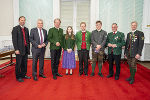 Die Ehrengäste mit den ausgezeichneten Blasmusikerinnen und -musikern des Musikbezirks Gröbming.