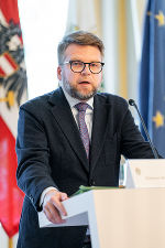 Klubobmann Hannes Schwarz: „Unser erklärtes Ziel ist es, bis zum 1. Jänner 2024 ein neues Gehaltsschema zu verhandeln.“ © Land Steiermark/Robert Binder; Verwendung bei Quellenangabe honorarfrei Klubobmann Hannes Schwarz: „Unser erklärtes Ziel ist es, bis zum 1. Jänner 2024 ein neues Gehaltsschema zu verhandeln.“