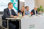 Ulf Drabek, Landesrätin Juliane Bogner-Strauß, Klubobmann Hannes Schwarz, Gerhard Stark (v.l.) © Land Steiermark/ Binder Ulf Drabek, Landesrätin Juliane Bogner-Strauß, Klubobmann Hannes Schwarz, Gerhard Stark (v.l.)