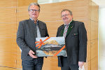 Bezirkshauptmann Christian Sulzbacher begrüßte LH Christopher Drexler. © Foto: Land Steiermark/Binder; bei Quellenangabe honorarfrei Bezirkshauptmann Christian Sulzbacher begrüßte LH Christopher Drexler.