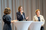 LR Barbara Eibinger-Miedl und LR Ursula Lackner bei der Auftaktveranstaltung "Starke Zentren" in Frohnleiten.