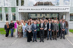 Die Mitarbeiterinnen und Mitarbeiter der BH hießen den Landeshauptmann in Weiz willkommen. © Land Steiermark/Robert Binder; Verwendung bei Quellenangabe honorarfrei Die Mitarbeiterinnen und Mitarbeiter der BH hießen den Landeshauptmann in Weiz willkommen.