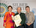 Ehrenpreis-Preisträger Johannes Gepp mit LR Ursula Lackner und Marianne Graf.