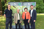 Freuen sich über das erfolgreiche Baum-Naturdenkmal-Picknick: Karl-Heinz Wirnsberger (Steiermärkische Berg-und Naturwacht), Johannes Gepp (Naturschutzbund Steiermark), Landesrätin Ursula Lackner und Paul Schuster (Schloss Eggenberg & Alte Galerie).