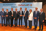 Gruppenfoto der Landeshauptleutekonferenz: LH Peter Kaiser, LH Bgm. Michael Ludwig, LH Christopher Drexler, LH Thomas Stelzer, LH Markus Wallner, LH Hans Peter Doskozil, LH Johanna Mikl-Leitner, LH Anton Mattle und LH Wilfried Haslauer (v.l.)  © Bgld. Landesmedienservice; bei Quellenangabe honorarfrei