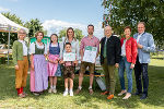 Tierschutzombudsfrau Barbara Fiala-Köck (2.vl.) überreichte gemeinsam mit der 2. LTPräs. Gabriele Kolar (1.vl.), LR Johann Seitinger (6.vl.), LK-Steiermark-Vizepräsidentin Maria Pein und LAbg. und Bgm. Erwin Dirnberger (vr.) an die Familie Franz Fruhmann aus St. Peter a. Ottersbach den Tierschutzpreis © Foto: Land Steiermark/Binder; bei Quellenangabe honorafrei Tierschutzombudsfrau Barbara Fiala-Köck (2.vl.) überreichte gemeinsam mit der 2. LTPräs. Gabriele Kolar (1.vl.), LR Johann Seitinger (6.vl.), LK-Steiermark-Vizepräsidentin Maria Pein und LAbg. und Bgm. Erwin Dirnberger (vr.) an die Familie Franz Fruhmann aus St. Peter a. Ottersbach den Tierschutzpreis