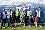 Klaus Leutgeb (Leutgeb Entertainment), LR Eibinger-Miedl, Mathias Schattleitner (Region Schladming Dachstein), Georg Bliem (Planai und Hochwurzen), Robbie Williams im Schladminger, Klaus Hofstätter (Hauser Kaibling), LH Drexler, Daniel Berchthaller (Reiteralm), Michael Feiertag (STG) © Land Steiermark; Verwendung bei Quellenangabe honorarfrei Klaus Leutgeb (Leutgeb Entertainment), LR Eibinger-Miedl, Mathias Schattleitner (Region Schladming Dachstein), Georg Bliem (Planai und Hochwurzen), Robbie Williams im Schladminger, Klaus Hofstätter (Hauser Kaibling), LH Drexler, Daniel Berchthaller (Reiteralm), Michael Feiertag (STG)