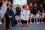 Sportlandesrätin Juliane Bogner-Strauß freut sich über den Aufenthalt der Handball-Stars in Graz.