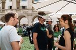 Mittels VR-Brillen kann man sich beim "Markt der Artenvielfalt" auf einen Streifzug durch das Wildnisgebiet begeben.