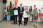 Landeshauptmann Christopher Drexler zeichnete die Faustmann Möbelmanufaktur GmbH mit dem steirischen Landeswappen aus. © Foto: Mayer; bei Quellenangabe honorarfrei Landeshauptmann Christopher Drexler zeichnete die Faustmann Möbelmanufaktur GmbH mit dem steirischen Landeswappen aus.