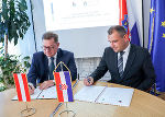 LR Werner Amon und Gespan Matija Posavec besiegelten die Partnerschaft zwischen der Steiermark und der kroatischen Region Međimurje. © Land Steiermark; Verwendung bei Quellenangabe honorarfrei LR Werner Amon und Gespan Matija Posavec besiegelten die Partnerschaft zwischen der Steiermark und der kroatischen Region Međimurje.