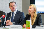 Walter Schippinger und LR Juliane Bogner-Strauß (v.l.) © Land Steiermark/Robert Binder; Verwendung bei Quellenangabe honorarfrei Walter Schippinger und LR Juliane Bogner-Strauß (v.l.)