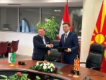 Europalandesrat Werner Amon und Außenminister Bujar Osmani bei der Unterzeichnung des Partnerschaftsabkommens in Skopje.