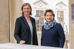 Landesrätin Barbara Eibinger-Miedl und Landesrätin Ursula Lackner präsentieren die Broschüre ‚Kleine Steiermark Datei 2023‘. © Land Steiermark/Purgstaller; bei Quellenangabe honorarfrei Landesrätin Barbara Eibinger-Miedl und Landesrätin Ursula Lackner präsentieren die Broschüre ‚Kleine Steiermark Datei 2023‘.